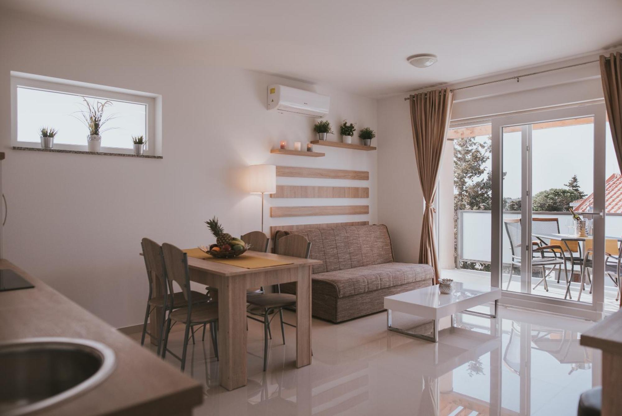 Poolside Hideout Apartments Novalja Exterior foto